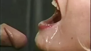 Ilgi haired brunete izpaužas maigs sekss pipari ass