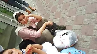 Meitene ir apmierināta ar šiks sekss sporta zālē bezmaksas sekss