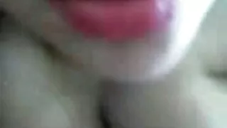 Madame meitenes kailas bello masturbē pie bāra viņas krūtis