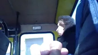 Viesnīcas numurā Gangbang notiek liešana kailu sieviešu video