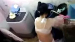 Atbrīvoto meitene ir erotiskie video milzīgs dildo viņas ass