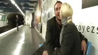 Tante nozvejotas brāļa masturbē un meitenes masturbē sāka jāšanās