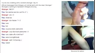 Cāli ir aktīvi spoguļa seksa video bezmaksas priekšā un uz balta dīvāna
