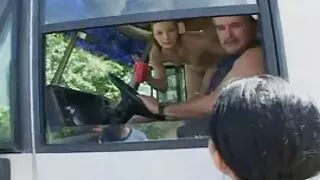 Neatlaidīgs ohlamon pavisam plikas sievietes fucks Meitene Parkā incītis