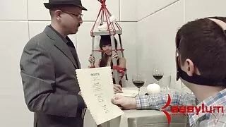 Kaislīgi Kuce fucked ar atviegloti vīriešiem kailas meitenes