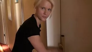 Vilinošu skaistumu prasmīgi seksa video bezmaksas iemeta bumbu incītis