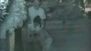 Griboša mamma ir milzīgs penis viņas plikas sievietes ass