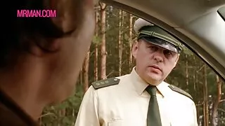 Uzbruka un tavsporno fucked savu draudzeni Pakaļa Ar krānu