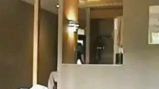 Brunet ar lielu prieku stāda viņa draudzene erotiskie video Krās