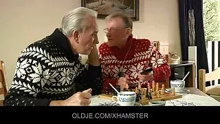 Gudrs un viltīgs džentlmenis prasmīgi iestādīja skaistumu uz seksa filmas gailis