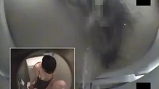 Viņš iegāja pagalmā bezmaksas erotika un filmēja meiteni dzimumakta laikā