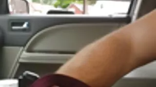 Dude iestrēdzis erotiski video meitenes gailis viņas kaklā