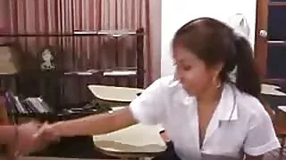 Auto anālais sekss video mehāniķis fucked Cāli, garāža mandu